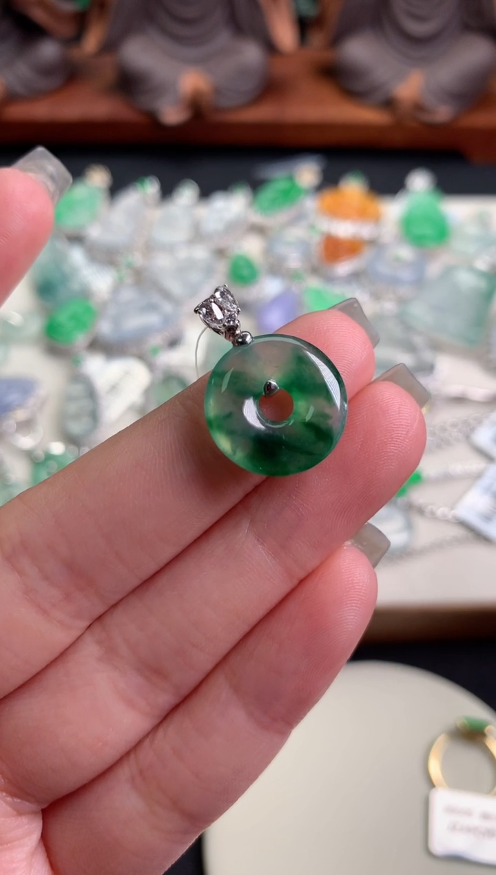 翡翠18K金镶嵌颈饰缅料