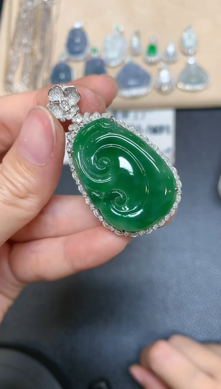 【闪购商品】翡翠吊坠(不含链)18K金镶嵌如意【无服务费