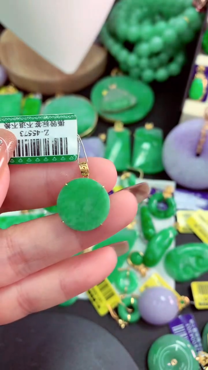 颈饰18K金镶嵌翡翠挂件