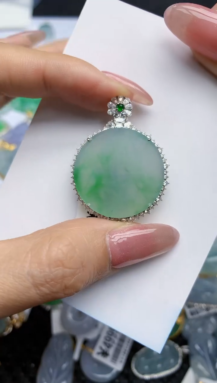 【闪购商品】翡翠挂件18K金镶嵌天然翡翠A货