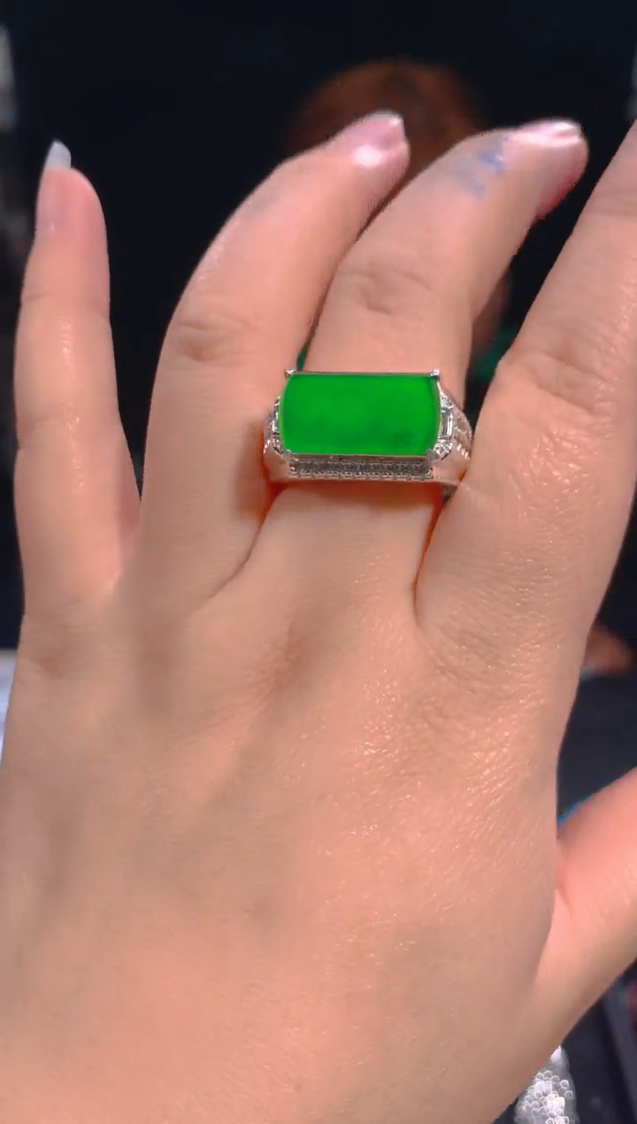 【闪购商品】定制翡翠未镶嵌52定制翡翠，多样性发货（发其一）