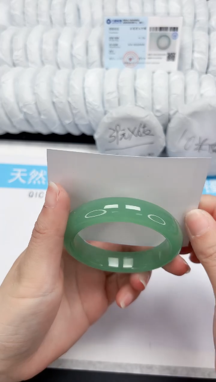 【闪购商品】石英质玉手镯未镶嵌580-56.6