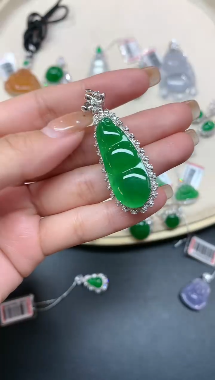 【闪购商品】翡翠吊坠(不含链)18K金镶嵌吊坠A284|39800