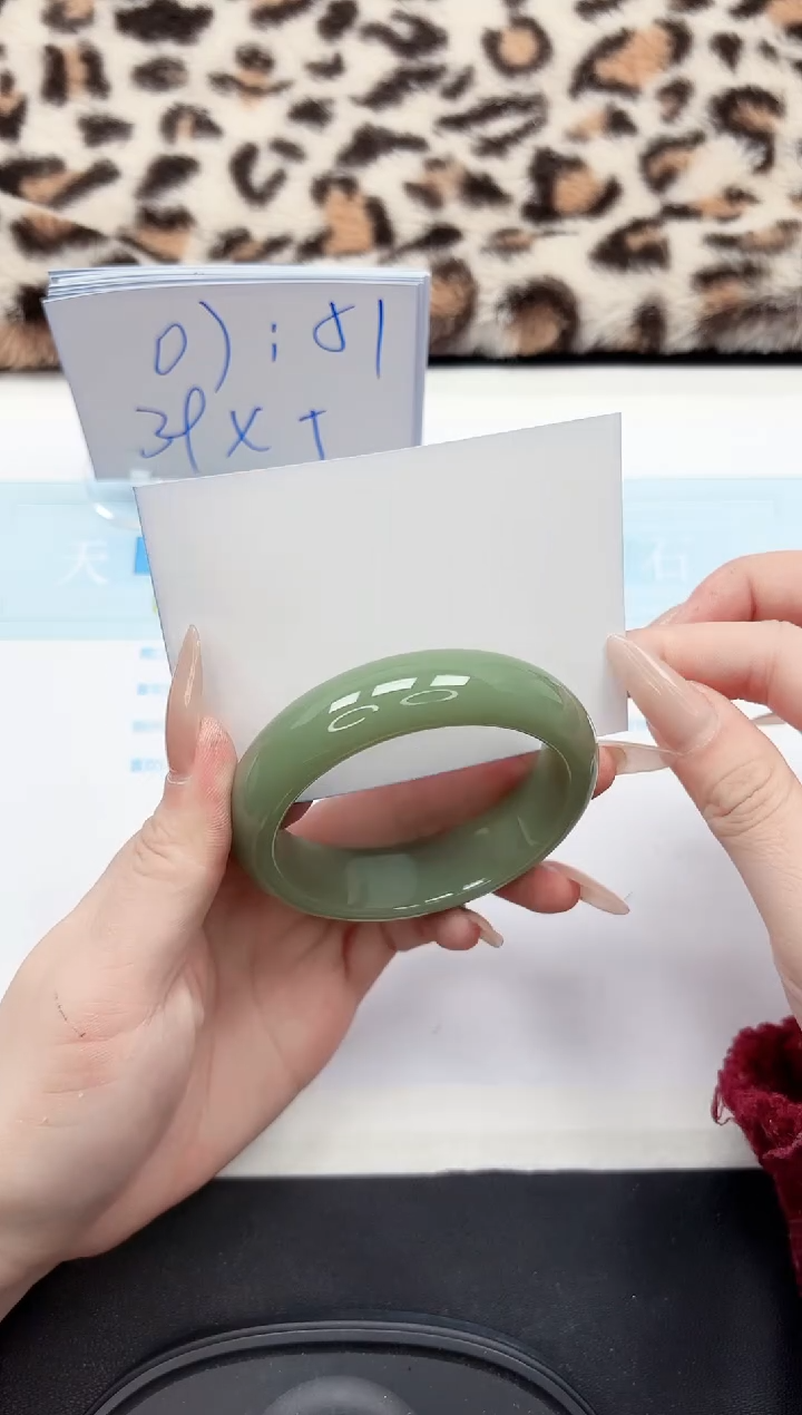 【闪购商品】石英质玉手镯未镶嵌251-56.4