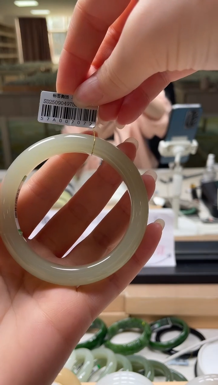 未镶嵌手镯和田玉55-56圈口 7072