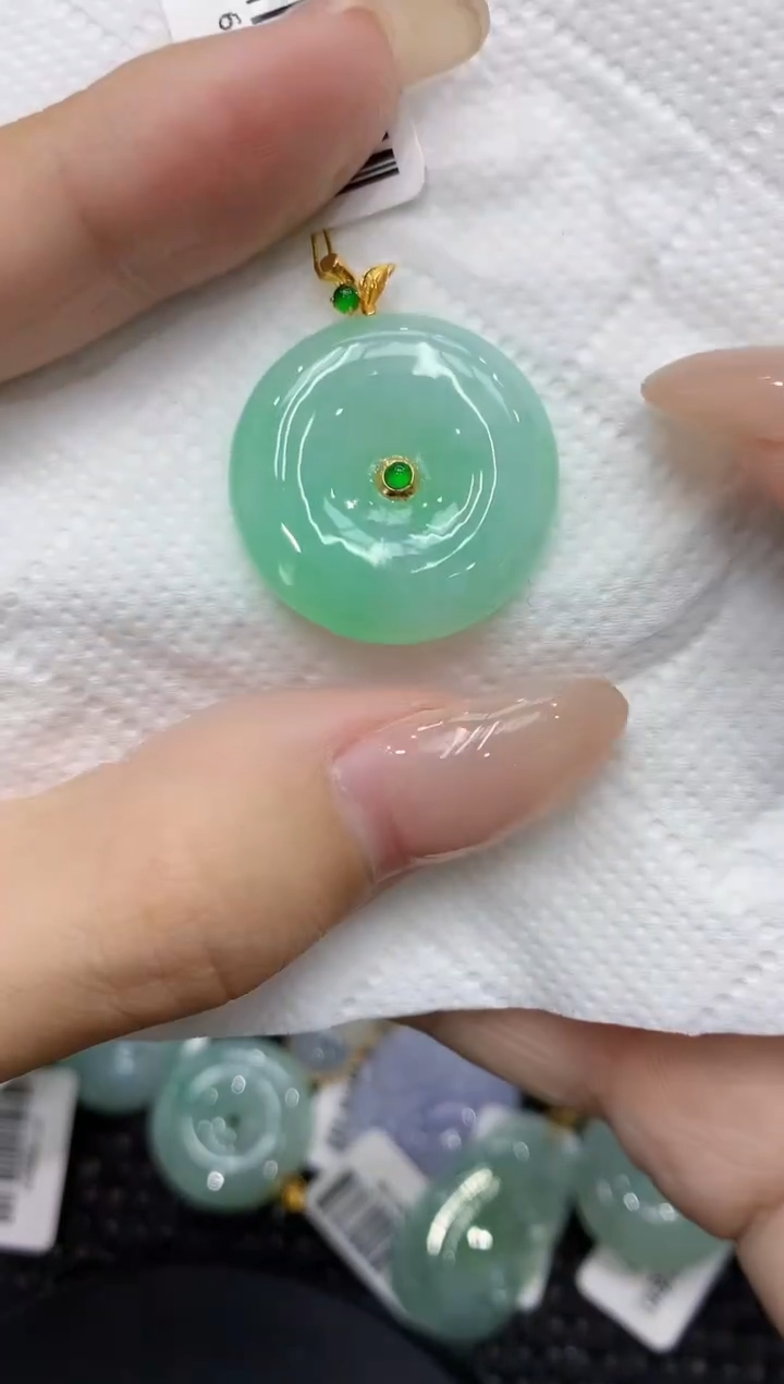 翡翠18K金镶嵌颈饰111111111111