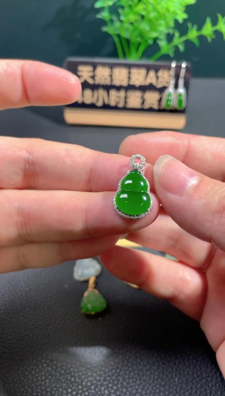 【闪购商品】翡翠颈饰18K金镶嵌翡翠