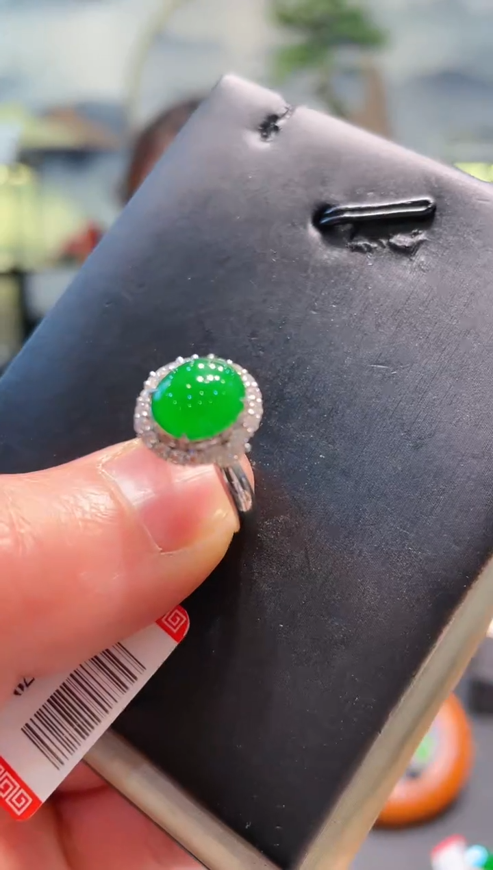 【闪购商品】翡翠颈饰18K金镶嵌A83戒指