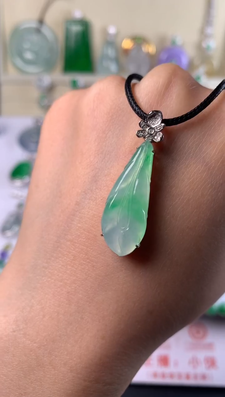 吊坠(不含链)18K金镶嵌翡翠吊坠