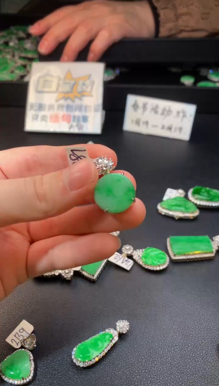 【闪购商品】翡翠颈饰银S925镶嵌翡翠