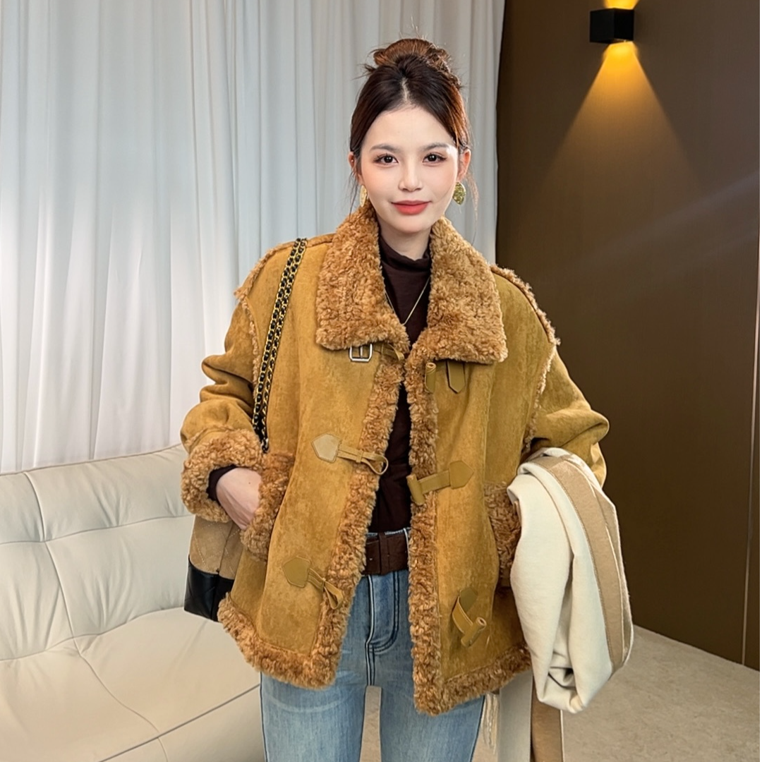 XIAOQIN【绒绒暖意】冬季麂皮拼接保暖时尚翻领毛毛外套T421