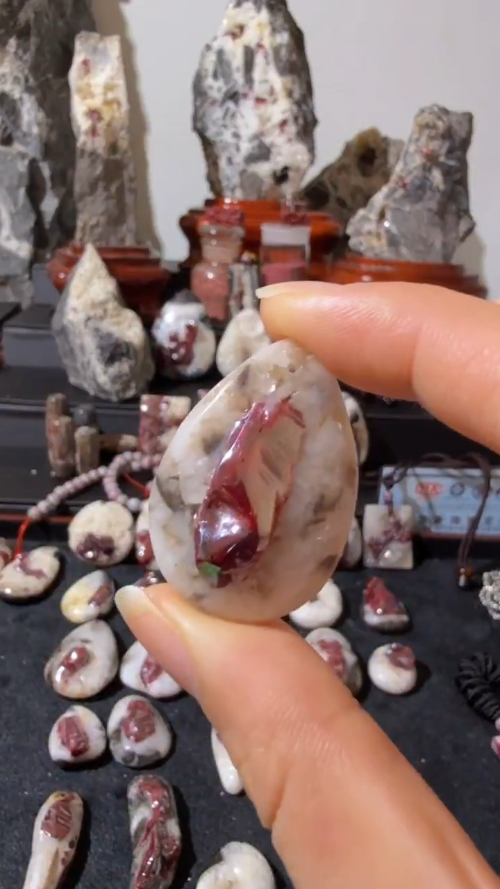 天然辰砂腊**?天然辰砂天然朱砂大晶砂随行吊坠