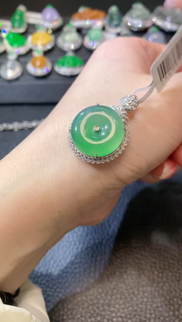 【闪购商品】翡翠吊坠(不含链)18K金镶嵌C13