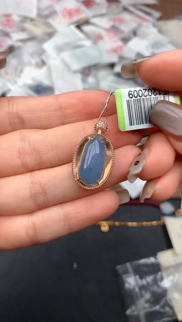 18K金镶嵌挂件翡翠一