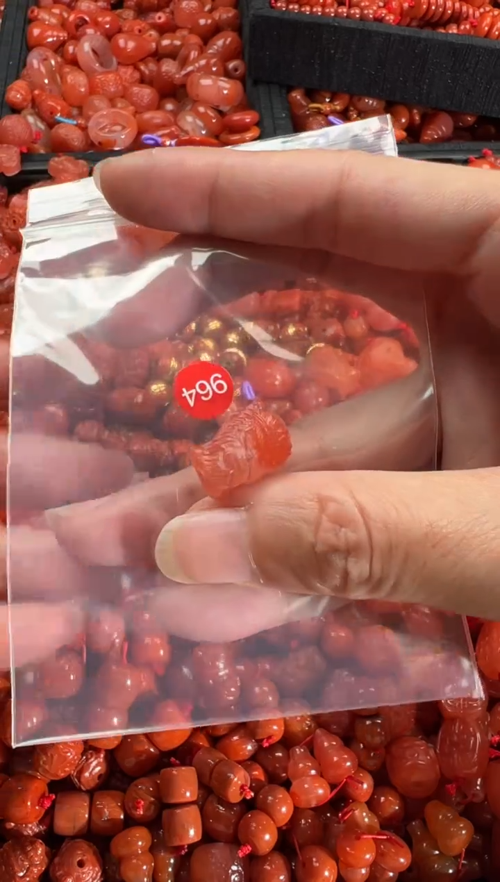 【闪购商品】南红玛瑙颈饰未镶嵌1