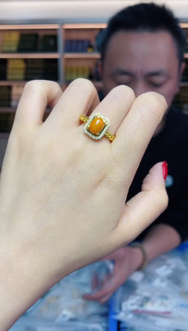 【闪购商品】蜜蜡裸石未镶嵌多样性发一件