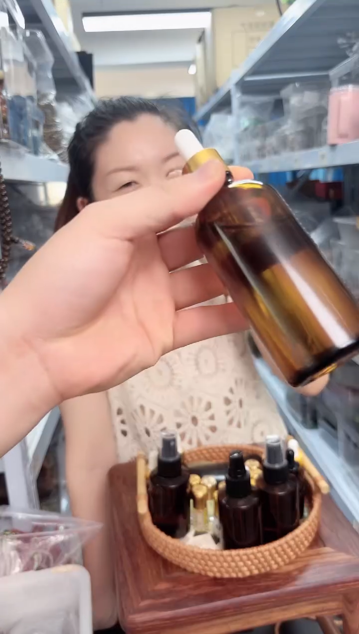 木小叶紫檀100ml精油一个