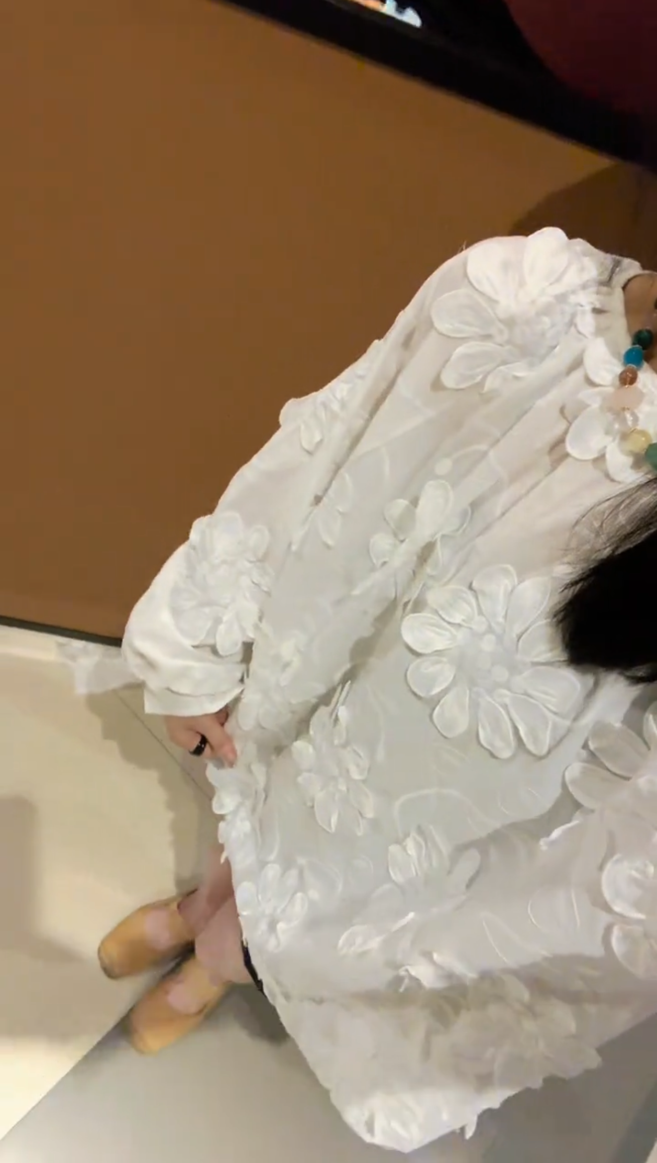 李豆儿 福利 立体白色花上衣