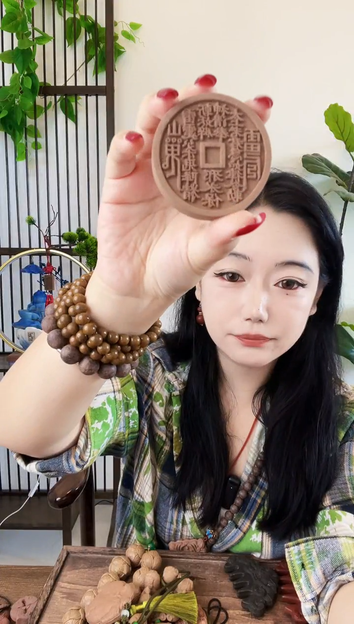 泥塑龙涎山花微瑕     