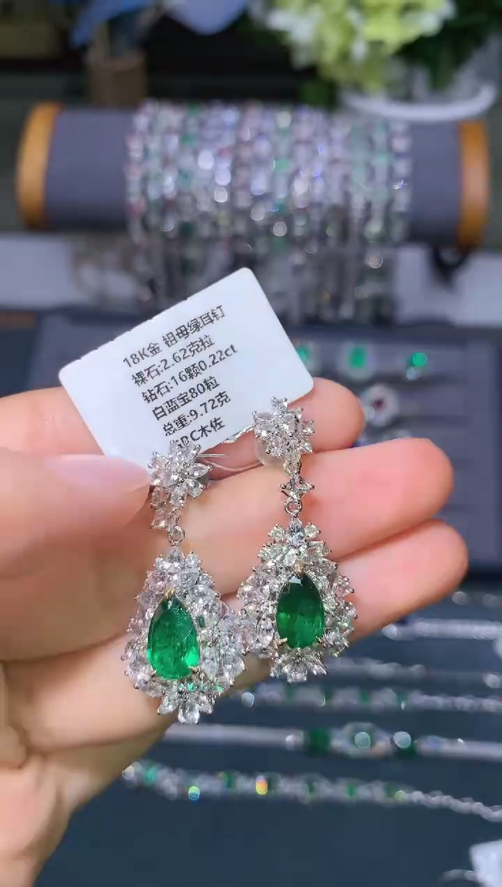 【闪购商品】祖母绿耳坠18K金镶嵌    
