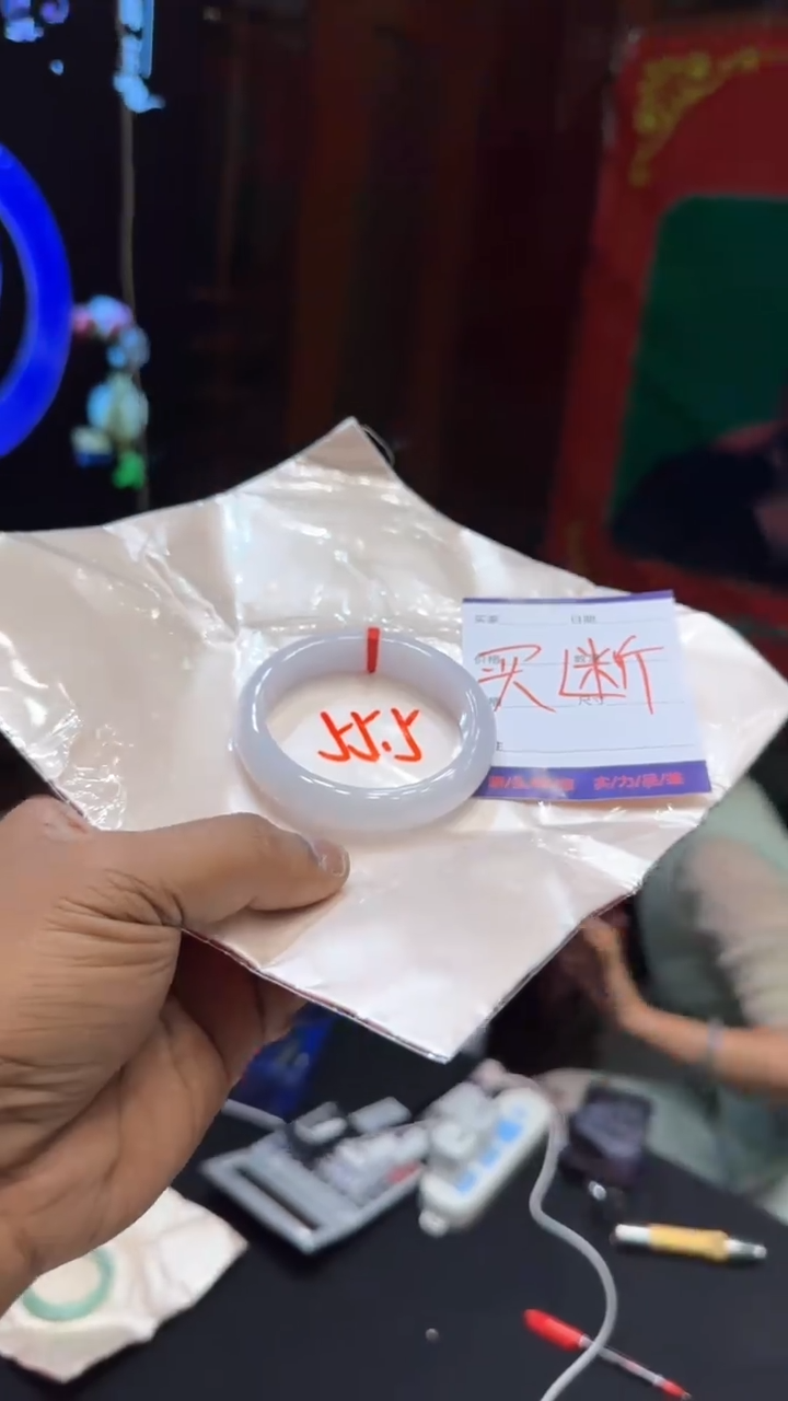 翡翠手镯未镶嵌手镯
