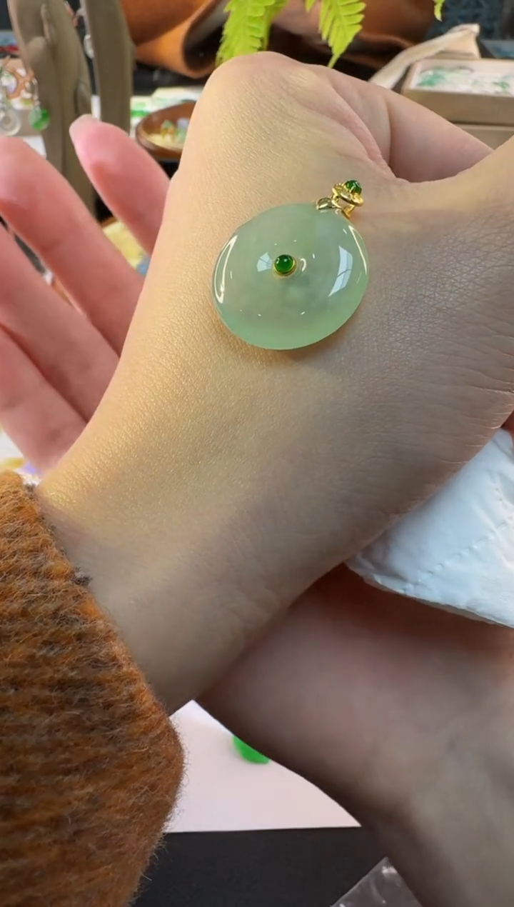 【闪购商品】翡翠颈饰18K金镶嵌缅甸A货翡翠吊坠