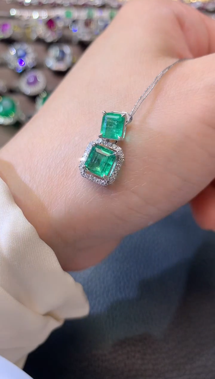 【闪购商品】祖母绿吊坠18K金镶嵌D32