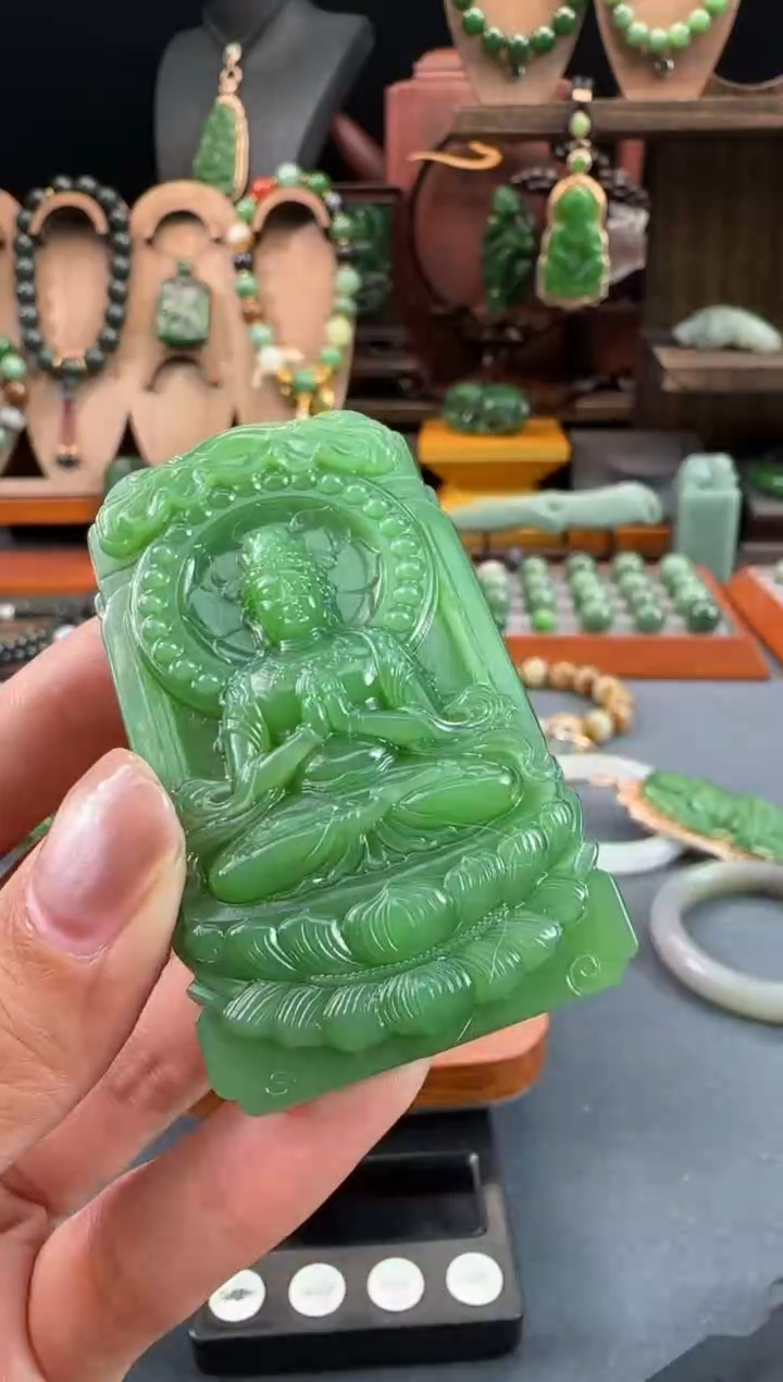 【闪购商品】和田玉（碧玉）吊坠18K金镶嵌1