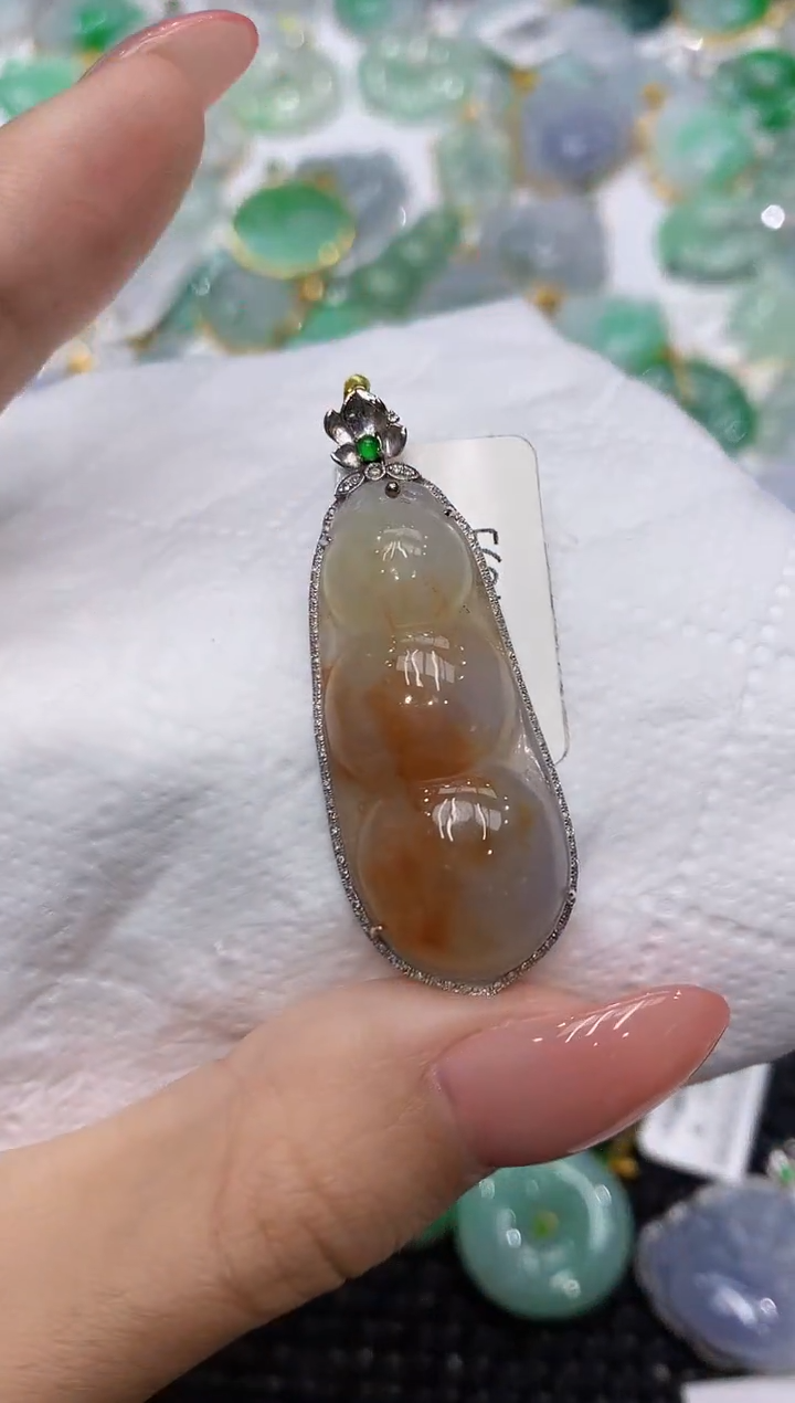 颈饰18K金镶嵌翡翠111111111111