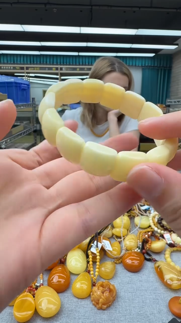 未镶嵌琥珀手链55秒拍号  假一陪三