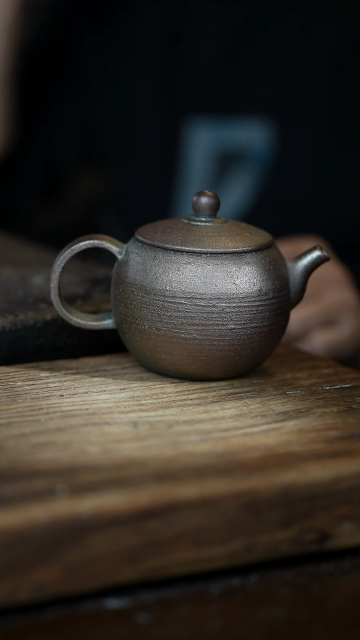 鬼烧浪鬼柴烧-微瑕小麻点柴烧壶