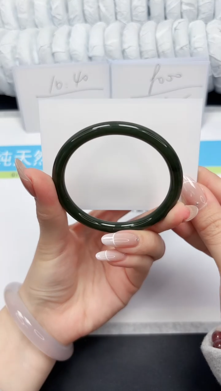 【闪购商品】和田玉手镯未镶嵌135-57.4