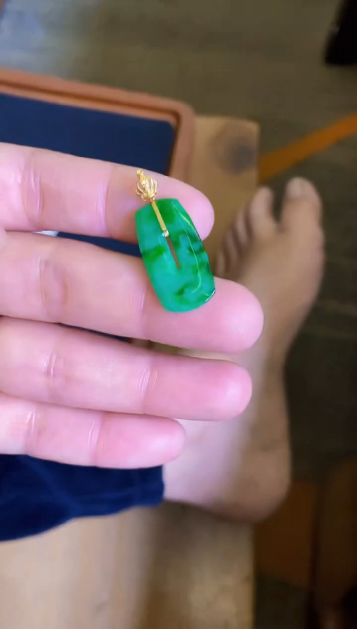 【闪购商品】翡翠颈饰18K金镶嵌吊坠