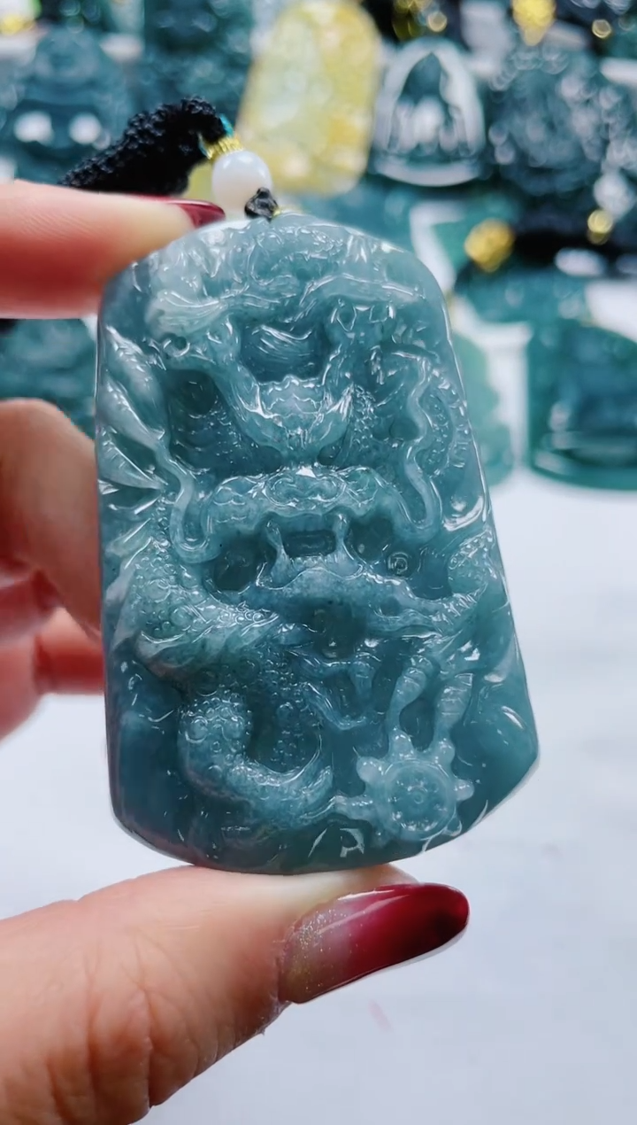 【闪购商品】翡翠颈饰未镶嵌               