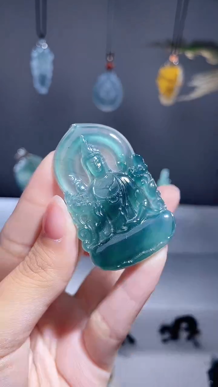 颈饰未镶嵌翡翠观音