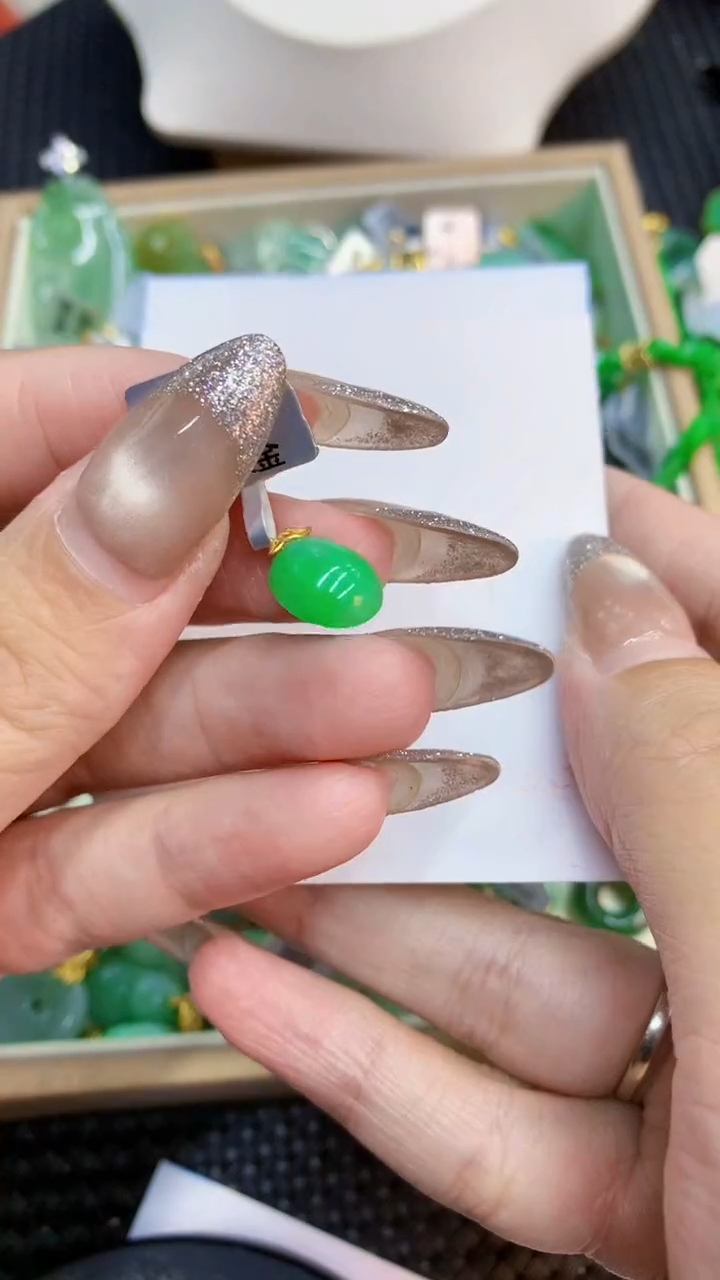 颈饰18K金镶嵌翡翠1