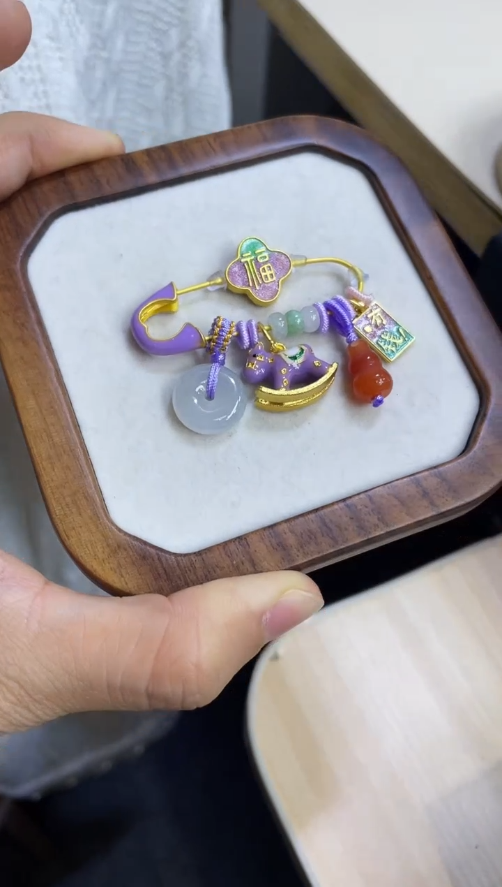 颈饰未镶嵌翡翠百元以下不出证 