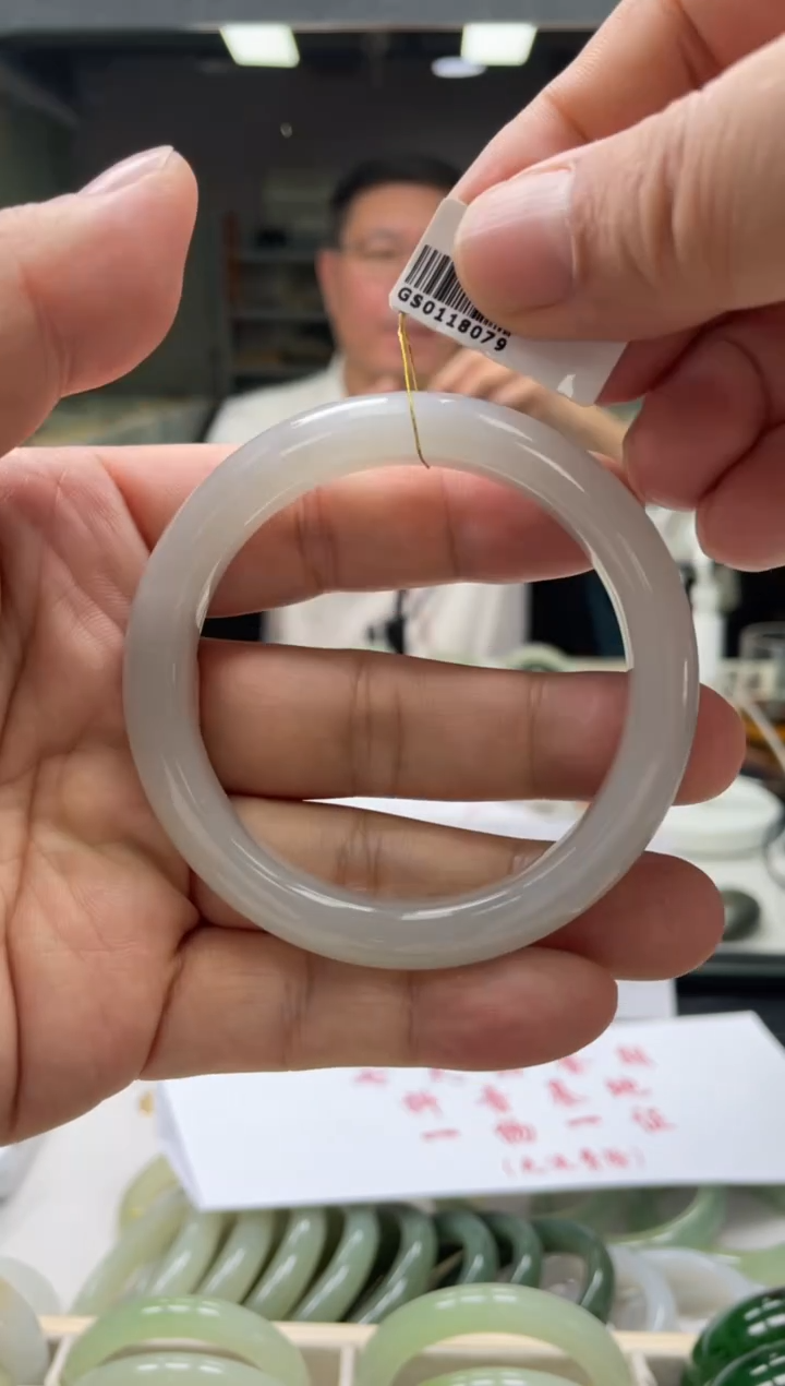 【闪购商品】和田玉手镯未镶嵌编码 8079圈口57-58