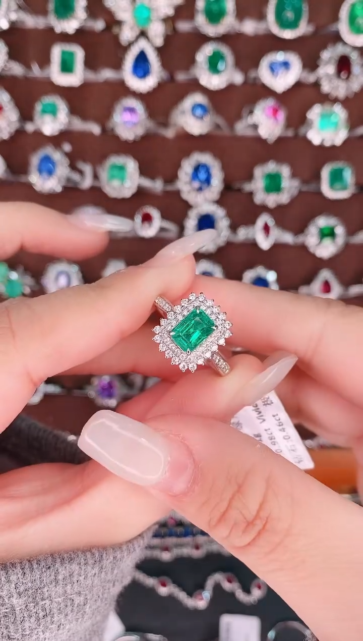 【闪购商品】祖母绿18K金戒指18K金镶嵌0.98克拉