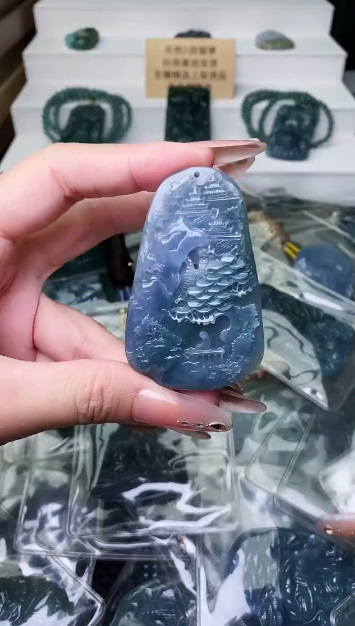 颈饰未镶嵌翡翠 
