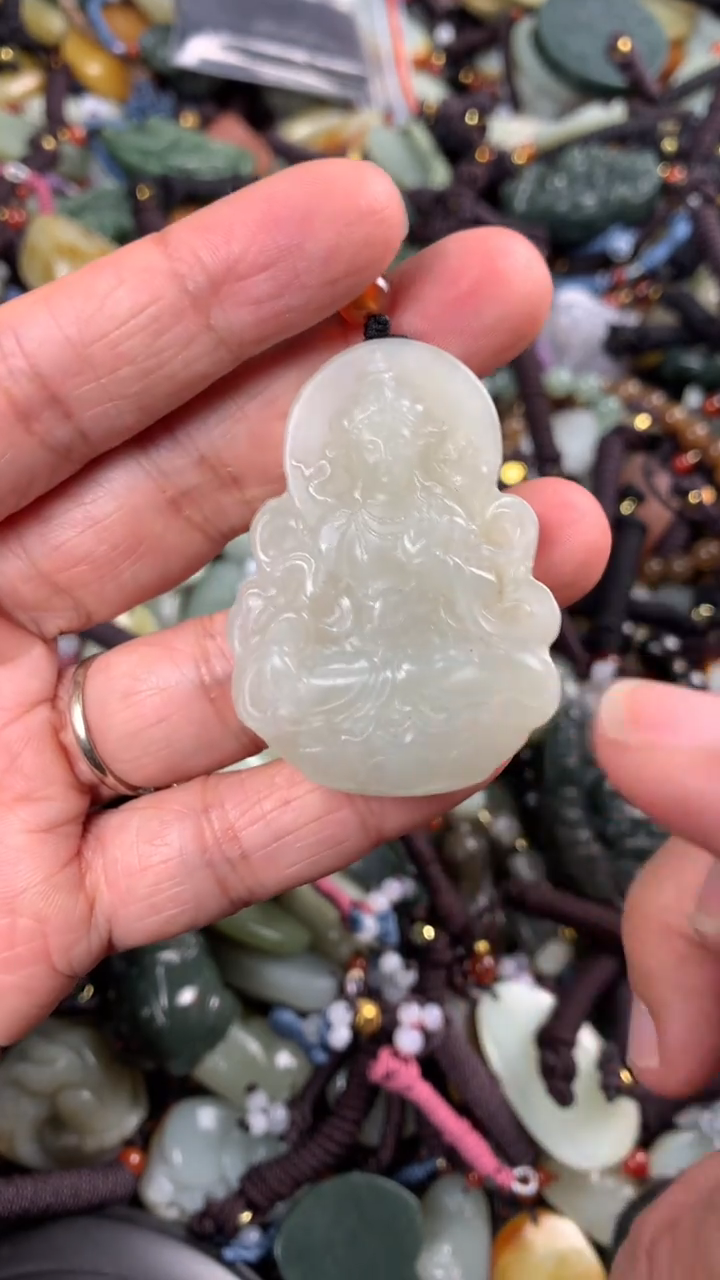 【闪购商品】和田玉颈饰未镶嵌多样性发货没有证书拍一发一有瑕