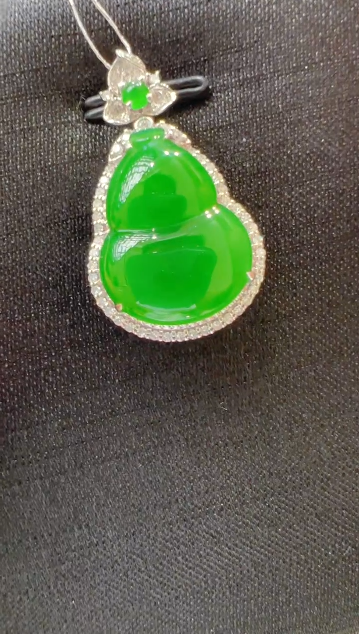 【闪购商品】翡翠吊坠(不含链)18K金镶嵌           