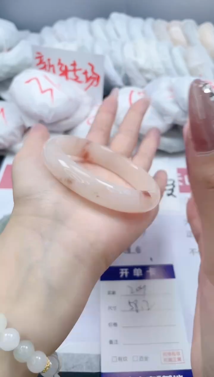 【闪购商品】石英质玉手镯未镶嵌209/58