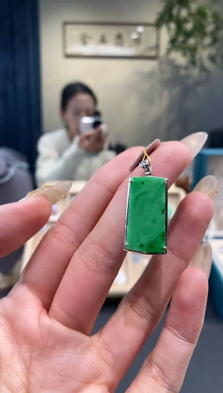 【闪购商品】翡翠吊坠(不含链)18K金镶嵌无事牌