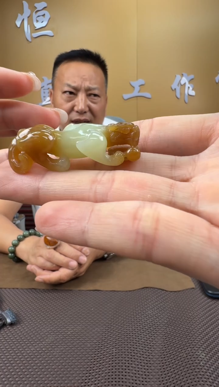 和田玉未镶嵌颈饰挂件
