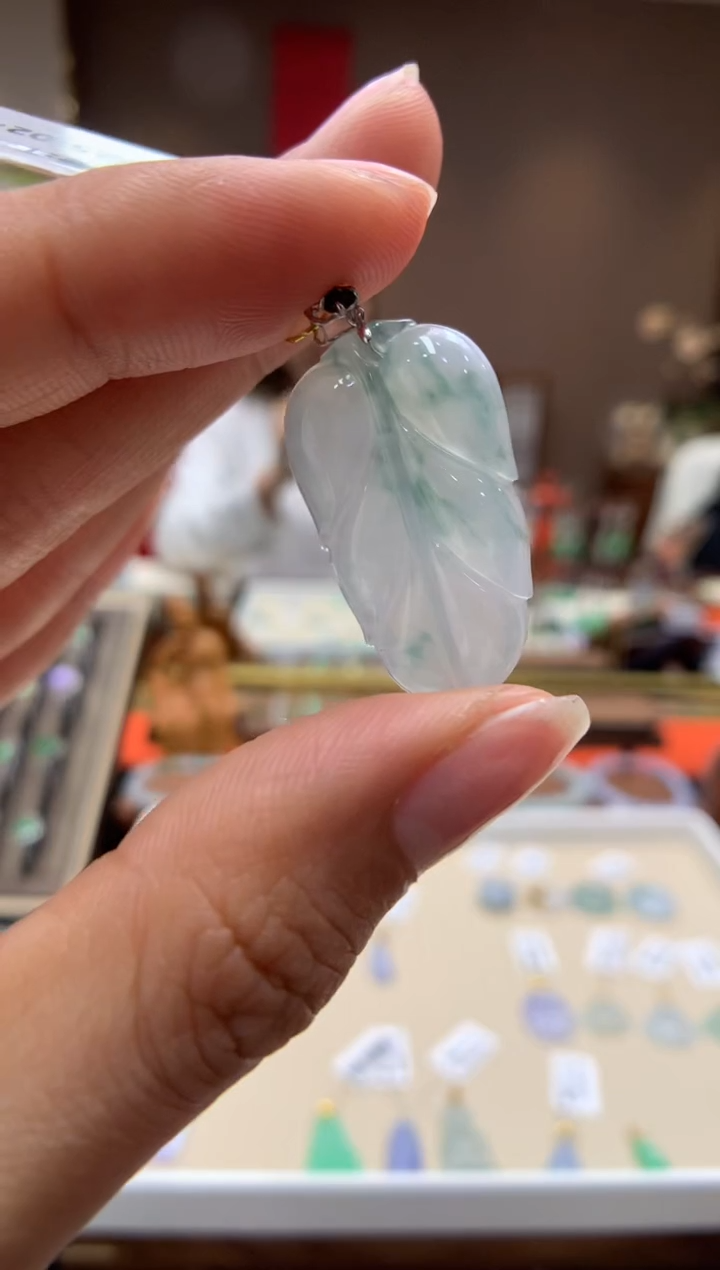 【闪购商品】翡翠颈饰18K金镶嵌叶子