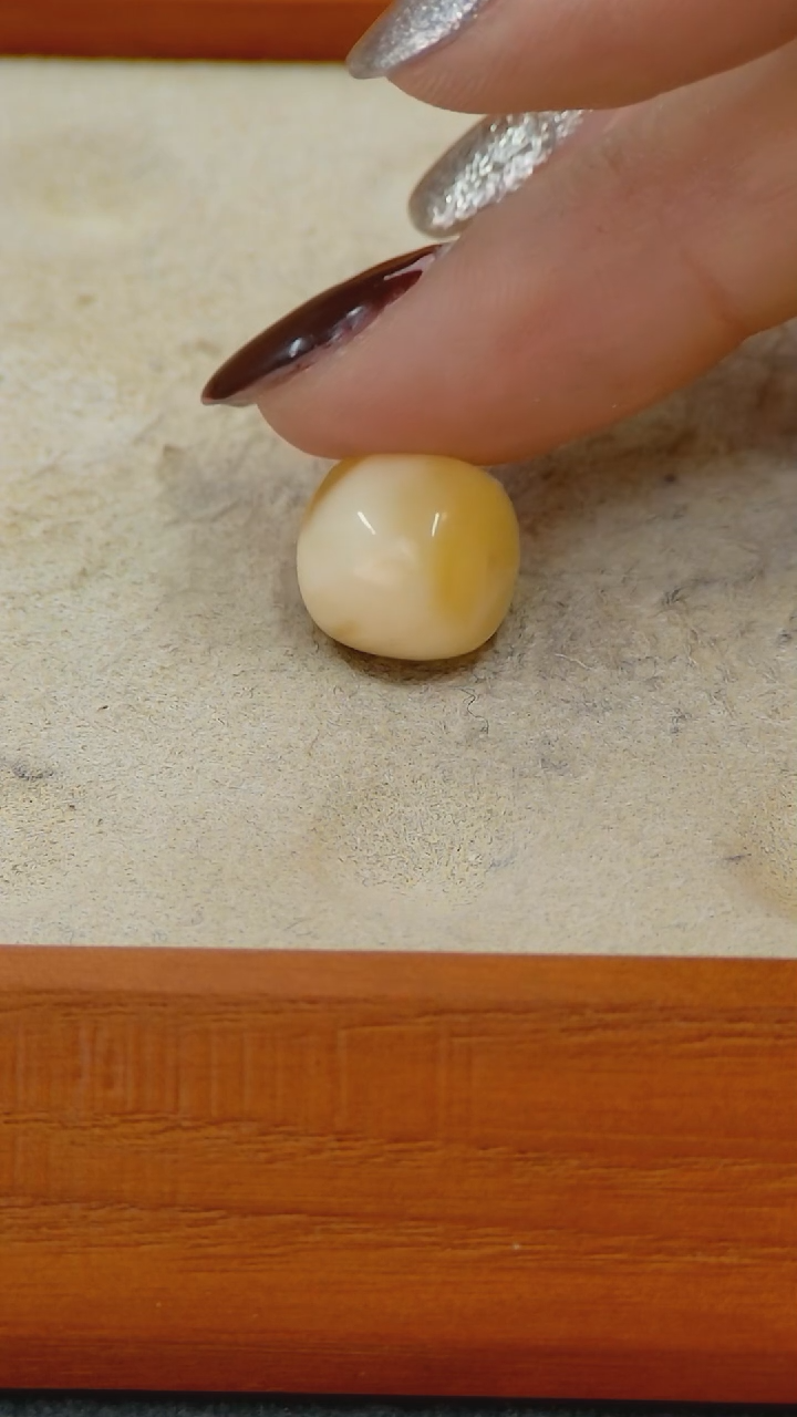 【闪购商品】蜜蜡裸石未镶嵌俄料微瑕11.2*10.1M0.872克