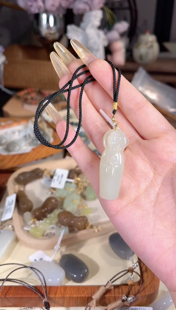 吊坠(赠链)18K金镶嵌和田玉多样性发其一孤品默认微瑕