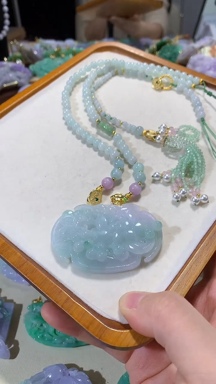颈饰未镶嵌翡翠吊坠