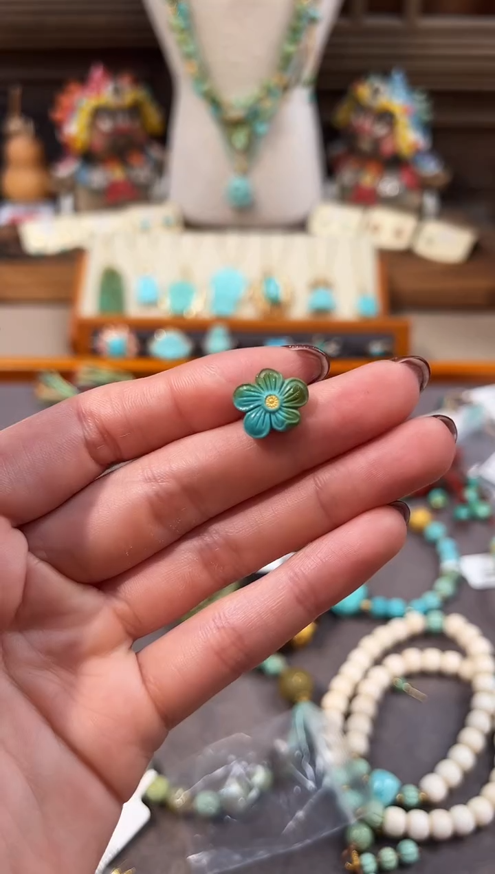 未镶嵌绿松石配饰花卡子